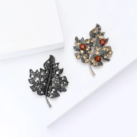 Vintage Alloy Maple Leaf Brooch Luxury Rhinestone Plant Brooches For Women Fashion Clothing Accessories Gift