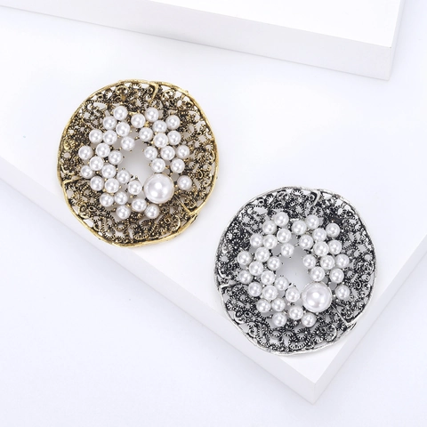 Vintage Alloy Hollow Out Flower Brooch Pin Decorated With Artificial Pearl Elegant Classical Women Clothing Accessories Gift