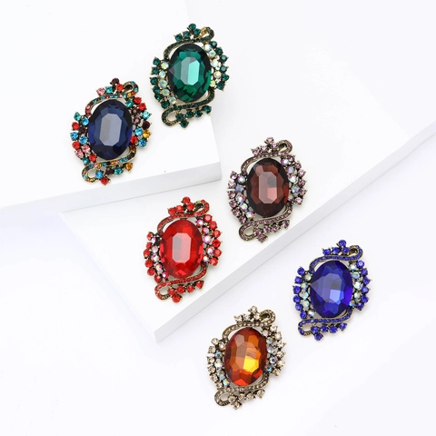 Vintage Baroque Alloy Rhinestone Oval Brooch Pin For Women Elegant Palace Style Crystal Glass Corsage For Suits Cardigan Jewelry Accessory