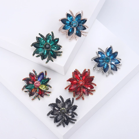 Elegant Alloy Rhinestone Flower Brooch For Women Vintage Botanical Floral Corsage Pin Fashion Accessories For Suits Dress