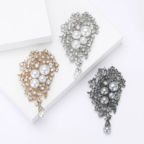 Vintage Alloy Artificial Pearl Floral Brooch For Women Rhinestone Inlaid Flower Pendant Pin Wedding Banquet Clothes Decoration