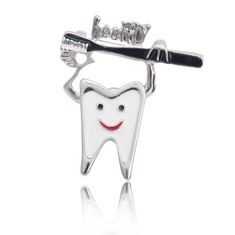 Cartoon Tooth Smiling Brooch With Toothbrush Healthy Dental Enamel Alloy Pin For Dentist Medical Staff Women Jewelry Gift