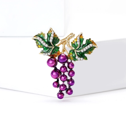 Elegant Grape Fruit Brooch For Women Gold Alloy Pin With Green Enamel Leaves Sparkling Rhinestones Fashion Jewelry Gift