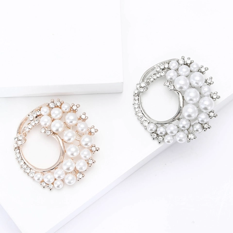 Elegante Legierung Künstliche Perle Blume Kranz Brosche Strass Eingelegt Pin Für Damen Anzug Pullover Schmuck Koreanischen Stil