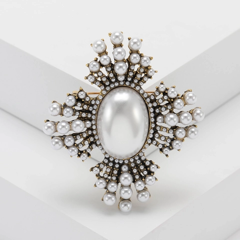 Broche en Alliage de Perle Artificielle Vintage pour Femmes Style Baroque Croix Rayonnante Broche pour Pull Châle Bijoux Cadeau