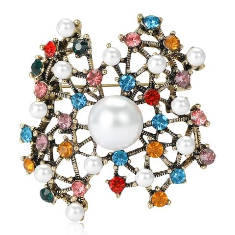 Spilla in Lega Vintage a Forma di Fiore Con Perla Artificiale Strass Intarsiato Elegante Spilla Cava per Donna Accessori Moda