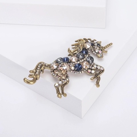 Vintage Alloy Rhinestone Unicorn Brooch Pin For Women Fashion Animal Style Sparkling Crystal Breastpin Jewelry Gift