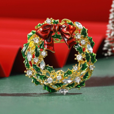 Spilla a Ghirlanda di Natale in Lega Fiocco Rosso Smalto Verde Strass Intarsiato Accessorio di Abbigliamento Natalizio per Donna