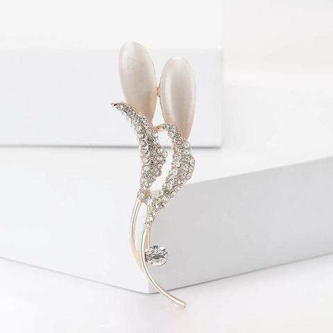 Elegante Legierung Blumen Brosche Synthetischer Katzenaugenstein Strass Eingelegte Gold Broschen Für Damen Büro Party Kleidung Schmuck