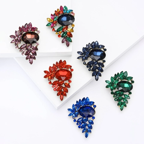 Vintage Luxurious Alloy Rhinestone Floral Brooch Pin For Women Elegant Crystal Flower Corset Pin Fashion Jewelry Accessory