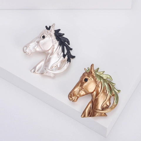 Creative Fashion Horse Head Brooch Alloy Rhinestone Enamel Drip Animal Pin Exquisite Suit Coat Dress Accessories Jewelry For Women
