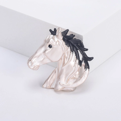 Creative Fashion Horse Head Brooch Alloy Rhinestone Enamel Drip Animal Pin Exquisite Suit Coat Dress Accessories Jewelry For Women