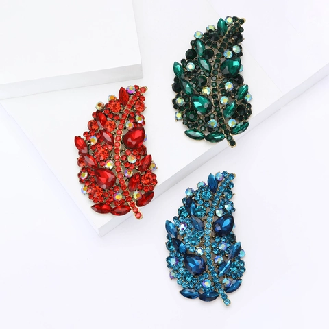 Elegante Spilla a Foglia in Lega con Strass per Donna Vintage Verde Smeraldo Rosso Blu Cristallo Spilla per Abito Cappotto Gioielli