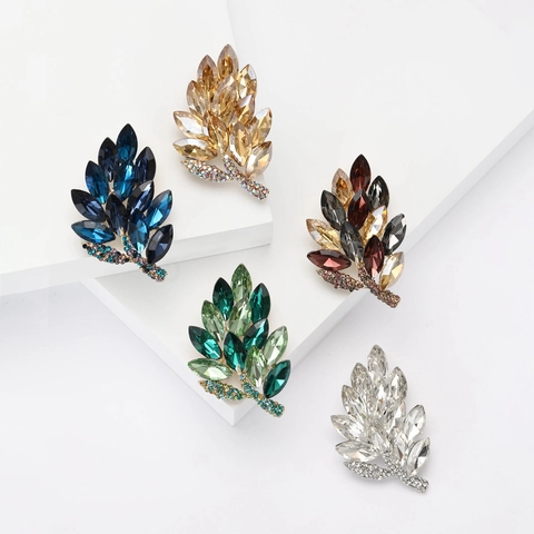 Elegante Spilla a Foglia in Lega per Donna Spilla a Forma di Pianta con Strass Lucidi di Alta Qualità Accessori Moda Gioielli Regalo