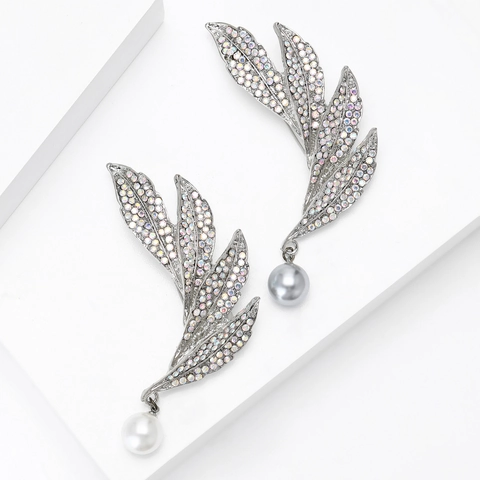 Elegant Leaf Rhinestone Brooch With Artificial Pearl Pendant For Women Korean Style Alloy Fashion Pin For Banquet Party Jewelry Accessory