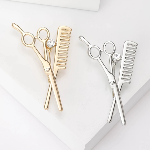 Creative Alloy Scissors And Comb Brooch For Hairstylist Barber Professional Tools Rhinestone Lapel Pin Fashion Clothing Accessory