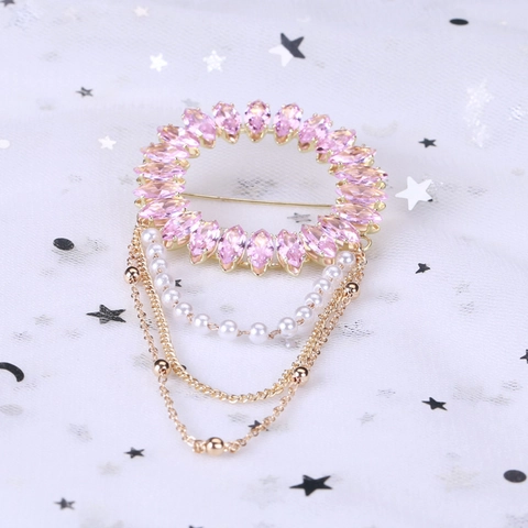Vintage Luxurious Alloy Rhinestone Round Wreath Brooch With Artificial Pearl Tassel Chain For Women Elegant Fashion Jewelry Accessorie