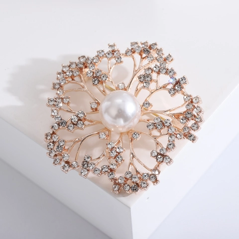 Elegante Legierung Ausgehöhlte Blumenbrosche Pin Mit Künstliche Perle Strass Eingelegt Koreanischen Stil Mode Damen Bekleidung Brosche Schmuck Geschenk