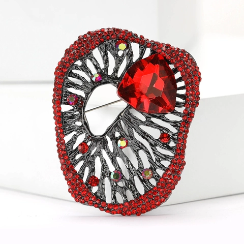 Vintage Alloy Rhinestone Crystal Brooch Large Triangular Glass Stone Hollow Tree Branch Design Luxurious Fashion Women Brooch Pin Jewelry