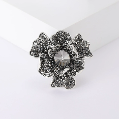 Spilla Vintage a Fiore Nero in Strass Lega Floreale Corsage Elegante Spilla da Risvolto Argento per Donna Gioielli di Moda