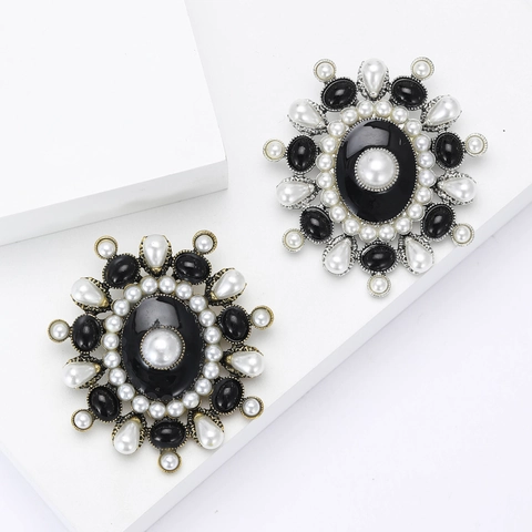 Vintage Alloy Faux Artificial Pearl Flower Brooch For Women High Grade Enamel Black Main Stone Badge Suit Cardigan Corset Accessory