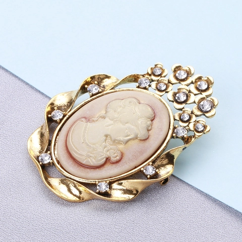 Broche Camée Style Palais Vintage Tête de Dame pour Femmes en Alliage Ornée de Strass Badge de Mode Épingle de Revers Bijoux