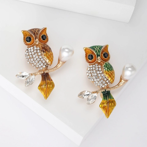 Elegante Spilla a Gufo in Lega Con Smalto Strass Perla Artificiale Intarsiata Simpatico Animaletto Pin per Completo Maglione Donna Accessori Moda