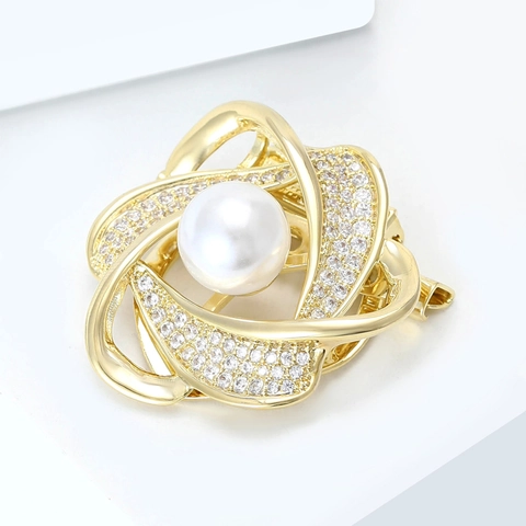 Elegante Spilla a Forma di Fiore in Rame Placcato Oro Con Perla Artificiale e Zirconia Fibbia per Sciarpa da Donna