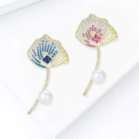Elegant Copper Micro Inlaid Zirconia Gingko Leaf Brooch With White Pearl For Women Banquet Wedding Dress Decoration