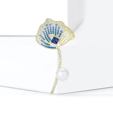Elegant Copper Micro Inlaid Zirconia Gingko Leaf Brooch With White Pearl For Women Banquet Wedding Dress Decoration