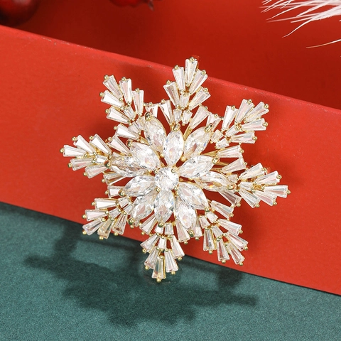 Elegant Snowflake Brooch For Women Copper Micro Inlaid Zirconia Electroplated Fashion Jewelry Christmas Gift Suit Accessory