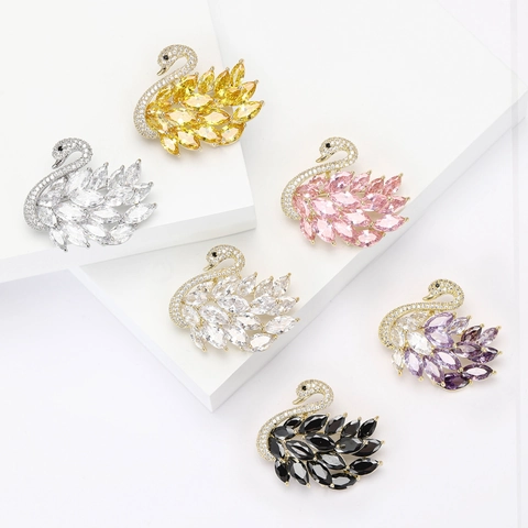 Elegante Spilla a Cigno in Rame e Zirconia per Donna Gioiello con Gemma Taglio Marquise Pin Animale per Banchetto Matrimonio