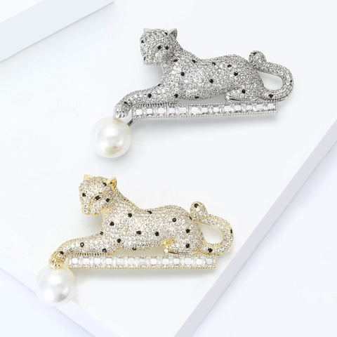 Elegante Broche de Leopardo con Perla Artificial Cobre Incrustado Circonita Guepardo Pin para Mujeres Hombres Traje Abrigo Joyería Regalo
