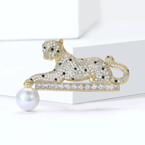 Elegante Broche de Leopardo con Perla Artificial Cobre Incrustado Circonita Guepardo Pin para Mujeres Hombres Traje Abrigo Joyería Regalo