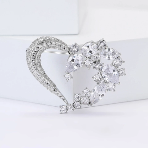Elegante Herz Brosche Kupfer Zirkonia Mikro Eingelegt Exquisite Korsage Pin Für Damen Hochzeit Bankett Anzug Kleid Zubehör