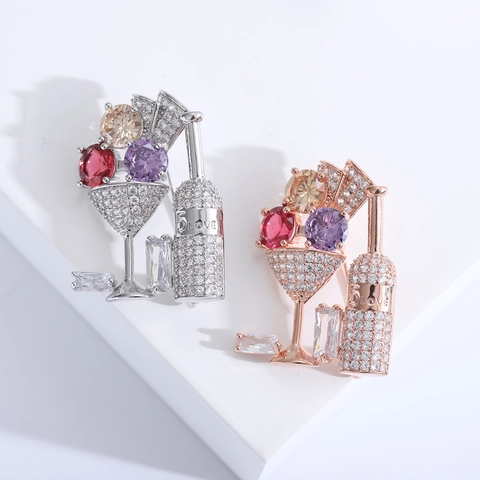 Broche Créative Bouteille De Vin Verre À Cocktail Mode Strass Micro-Incrusté Bijoux En Cuivre Épingle De Revers Pour Femme Cadeau De Fête