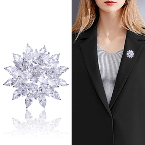 Elegante Spilla a Fiore di Fiocco di Neve in Rame per Donna Con Intarsio in Zirconia Semplice Moda Spilla da Abito