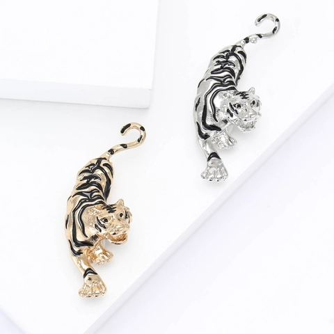 Vintage Alloy Enamel Tiger Brooch For Men Business Suit Coat Lapel Pin Creative Animal Jewelry Accessory Gold Silver