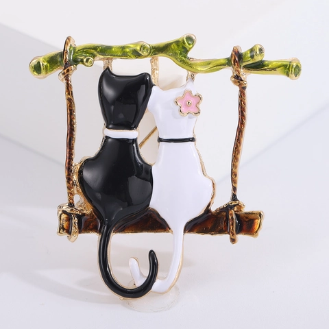 Süße Cartoon Katze Paar Auf Schaukel Emaille Legierung Brosche Anstecknadel Für Damen Mode Tier Schmuck Brosche