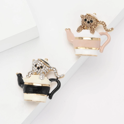 Spilla Creativa Teiera Orso Gatto per Donna Uomo Lega Strass Smalto Animali Spille Moda Gioielli Abbigliamento Accessori Regalo