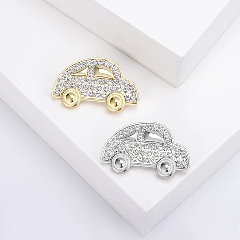 Moda Carino Cartone Animato Auto Spilla In Lega Di Strass Intarsiato Abito Risvolto Pin Per Le Donne Uomini Versatile Vestiti Gioielli Regalo