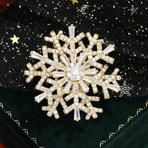 Luxurious Rotating Zirconia Snowflake Brooch Gold Plated Copper Double Layer Snowflake Pin For Women Suit Accessory Wedding Christmas Jewelry Gift