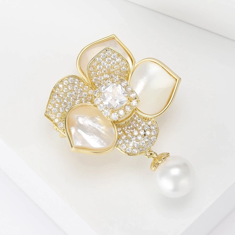 Elegant Gold Plated Copper Camellia Flower Brooch With Zirconia And Artificial Pearl For Women Suits Dress Accessories