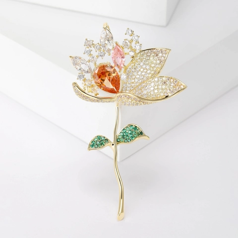 Elegante Spilla a Forma di Fiore di Loto Sfumato per Donna in Rame con Zirconia Intarsiata Spilla Floreale per Abiti Gioielli