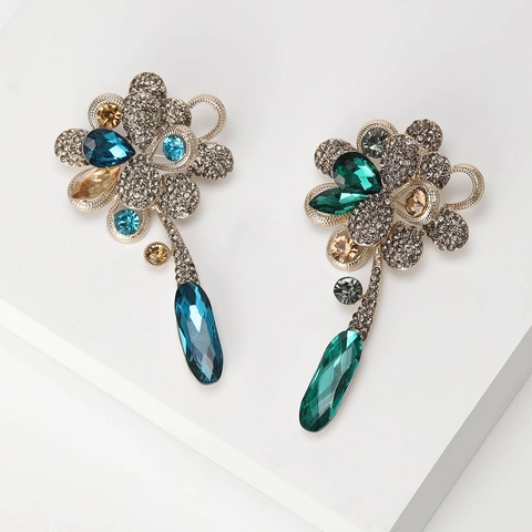 Spilla Vintage con Strass Floreali da Donna Elegante Nappa a Goccia d'Acqua in Lega Intarsiata Gioielli per Abito Cappotto