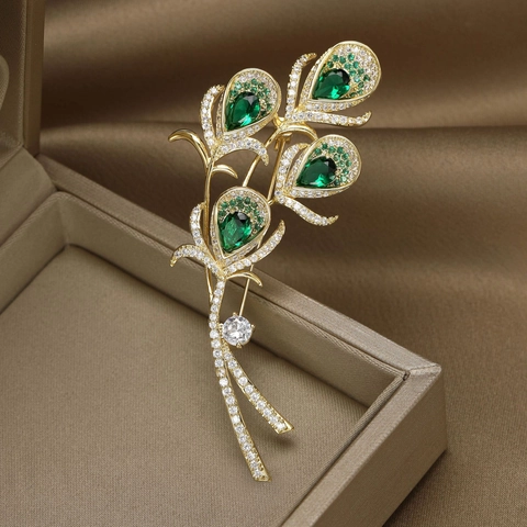 Elegant Peacock Feather Brooch For Women Green Rhinestone Inlaid Copper Pin Vintage Crystal Leaf Brooch Fashion Jewelry Gift