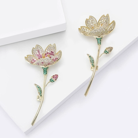 Elegante Koperen Vergulde Zirkonia Bloem Broche Pin Voor Dames Hoge Kwaliteit Bloemen Sieraden Voor Pakken Bruiloft Banket Geschenk