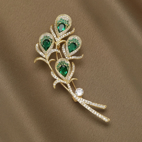Elegant Gold Plated Copper Brooch For Women With Green Crystal Zirconia Peacock Feather Fashion Jewelry Accessory Gift