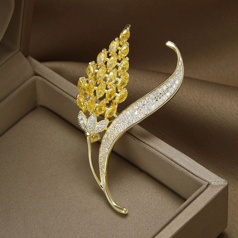 Elegante Spilla in Rame Placcato Oro a Forma di Spiga di Grano Per Donna Micro Intarsiato Zirconia Giallo Bianco Gioielli
