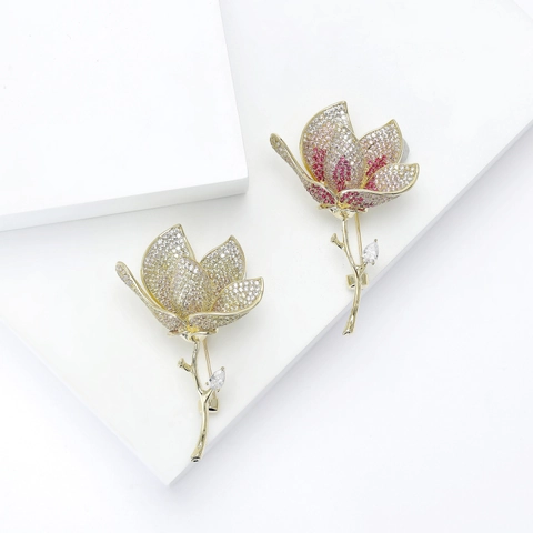 Elegante Kupfer Zirkonia Tulpen Brosche Pin Für Damen 3D Mikro Inlay Kristall Blume Corsage Hochwertige Mode Schmuck Accessoire